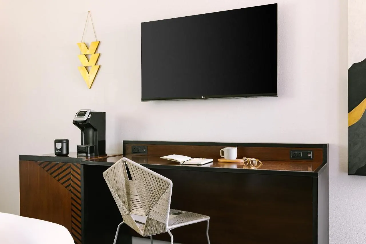 The V Powered By Sonder Hotel Palm Springs