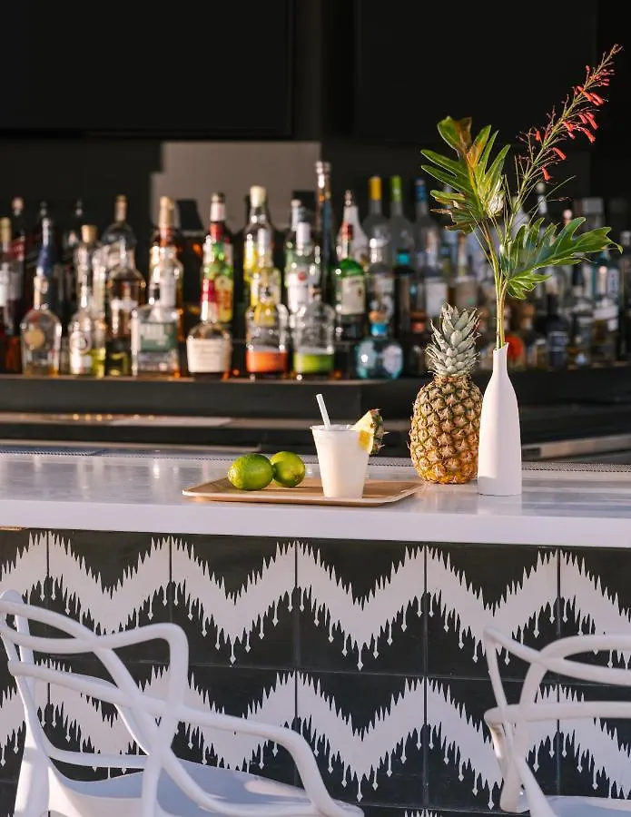 The V Powered By Sonder Hotel Palm Springs